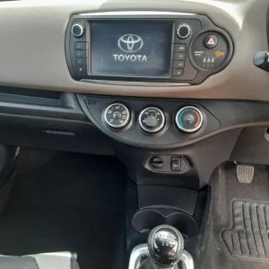 Toyota Yaris 1.33 VVT-i Design 5dr Petrol - Image 5