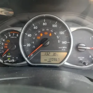 Toyota Yaris 1.33 VVT-i Design 5dr Petrol - Image 6