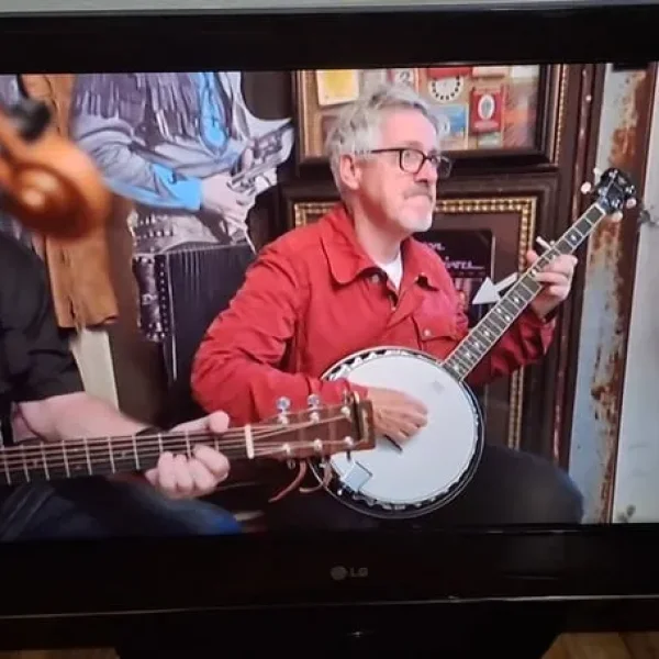 LG Freeview 37in TV with remote in good working order