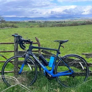 Boardman SLR 8.9 carbon road bike – large frame, lightweight, with full kit - Image 2