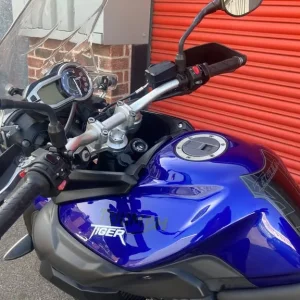 TRIUMPH TIGER 800,ABS,13,153 MILES,TOP BOX,HEATED GRIPS,HANDGUARDS,FULL HISTORY - Image 6