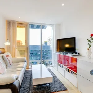 1 bedroom flat in Ability Place, London, E14 (1 bed) (#2584725) - Image 4