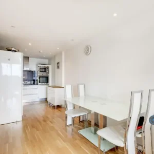 1 bedroom flat in Ability Place, London, E14 (1 bed) (#2584725) - Image 5