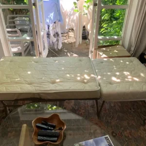 Italian made ottoman/pull out single bed with large cushion - Image 3