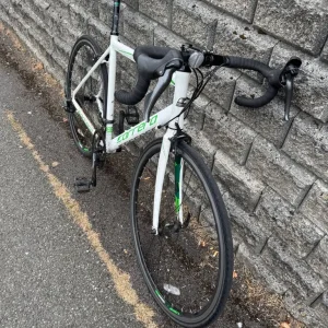 Carrera Vanquish Road Bike White and Green - Image 3