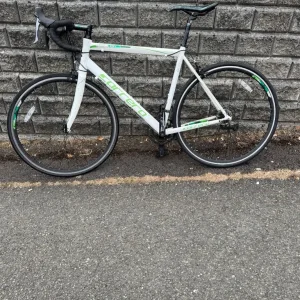 Carrera Vanquish Road Bike White and Green