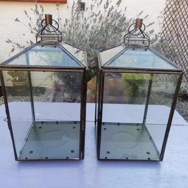 Pair of Lanterns - Wind Candleholders
