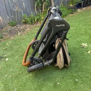 Nina Triv bassinet and toddler seat - Image 4