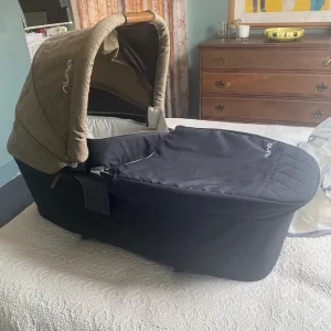 Nina Triv bassinet and toddler seat - Image 5