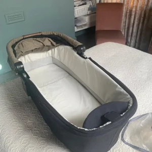 Nina Triv bassinet and toddler seat - Image 6