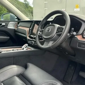 2024 Volvo XC60 Recharge Ultimate, T8 AWD Plug-in hybrid, Electric/Petrol, Bright ESTATE Petrol/E... - Image 5