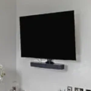 LG 42inch TV plus Heavy Duty Swivel Wall Bracket