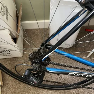 Men’s Carerra Zelos road bike with lock - Image 3