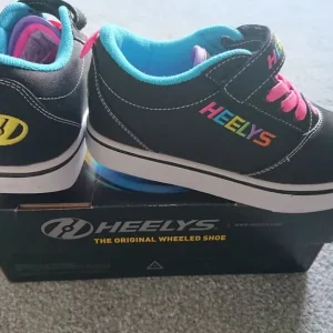 Heelys Size 13 Girls Heelies with Box Excellent worn twice Black Pink Trainers Shoes Wheels Skates - Image 3