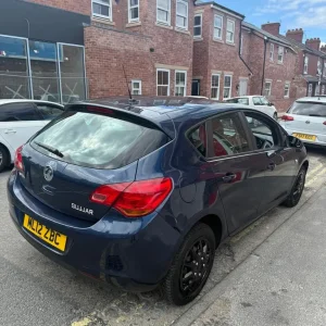 Vauxhall, ASTRA, Hatchback, 2012, Manual, 1398 (cc), 5 doors - Image 2