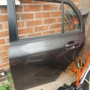 2010 Toyota Yaris left side back door