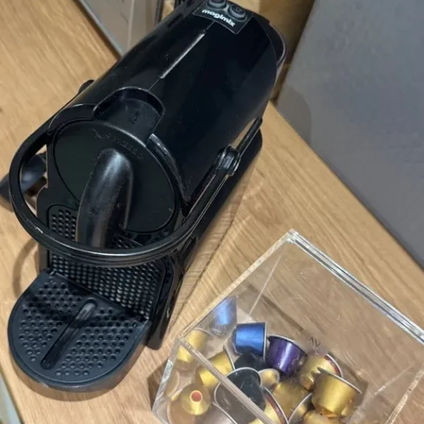 FREE Nespresso Magimix Coffee Machine - include a few pods. For Spares/Repair