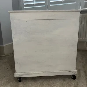 Charming White Wooden Chest - Good Condition! - Image 4