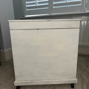 Charming White Wooden Chest - Good Condition! - Image 6