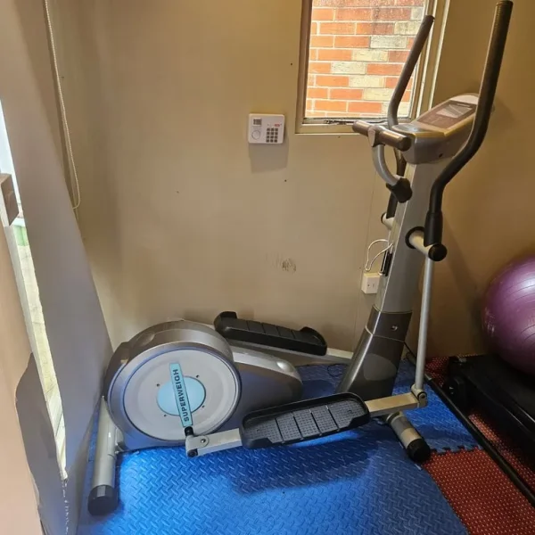 Superweigh Elliptical Cross Trainer – Excellent Condition