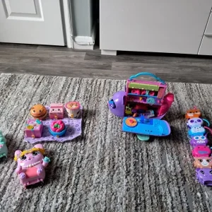 Polly Pocket Bundle Of Play Sets With Figures And Pieces - See Pictures