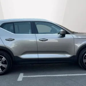 2020 Volvo XC40 2.0 T4 Inscription 5dr AWD Geartronic Petrol Estate Estate Petrol Automatic - Image 3