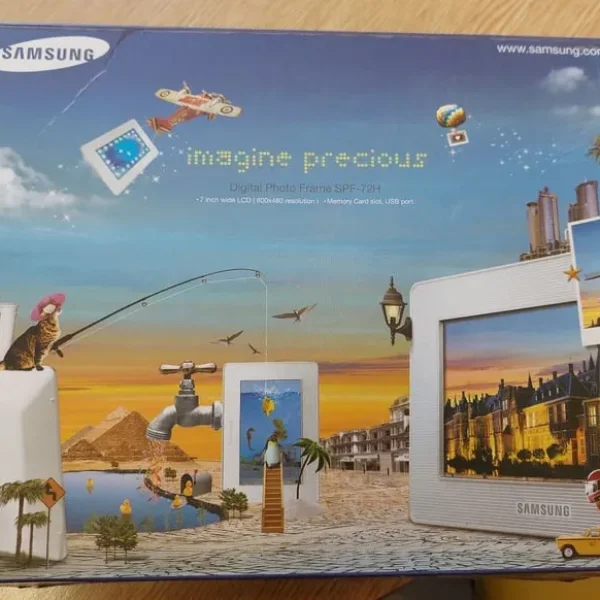 Samsung SPF-72H is a 7-inch digital picture frame