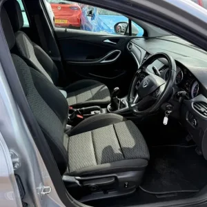 2019 Vauxhall Astra TECH LINE NAV CDTI ECOTEC S/S Hatchback Diesel Manual - Image 7