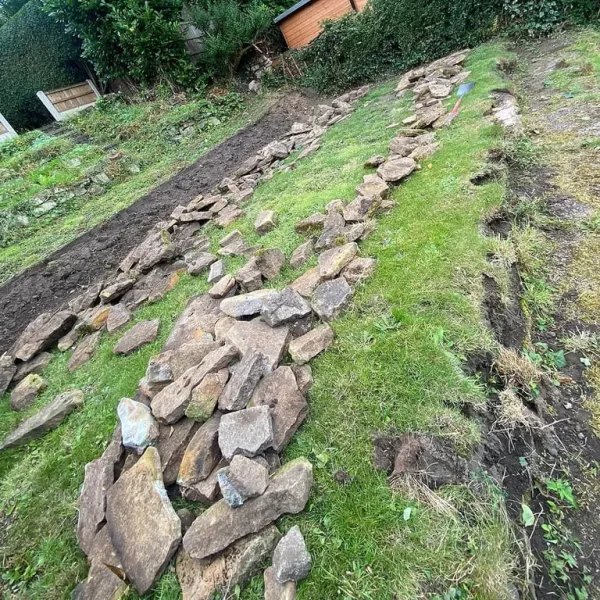 GARDEN STONES / GARDEN ROCKS