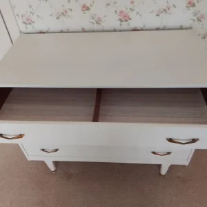 Vintage white chest of drawers - Image 3