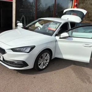 2021 SEAT Leon TSI EVO SE DYNAMIC Hatchback Petrol Manual - Image 4