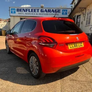 2016 Peugeot 208 1.2 PureTech Allure Euro 6 5dr HATCHBACK Petrol Manual - Image 4