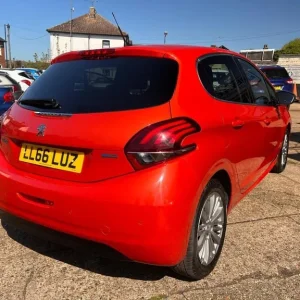 2016 Peugeot 208 1.2 PureTech Allure Euro 6 5dr HATCHBACK Petrol Manual - Image 8