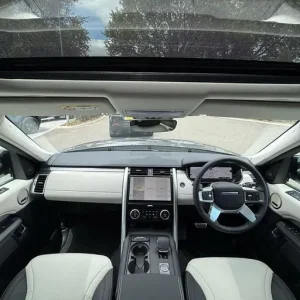 2025 Land Rover Discovery 3.0 D350 Dynamic SE 5dr Auto Estate Diesel - Image 3
