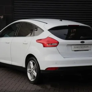 FORD FOCUS 1.6 TDCi Zetec Euro 5 (s/s) 5dr 2015 - Image 5