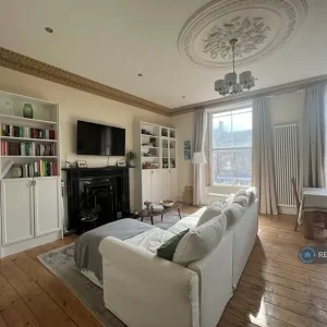 2 bedroom flat in Market Place, Barnard Castle, DL12 (2 bed) (#2556144)