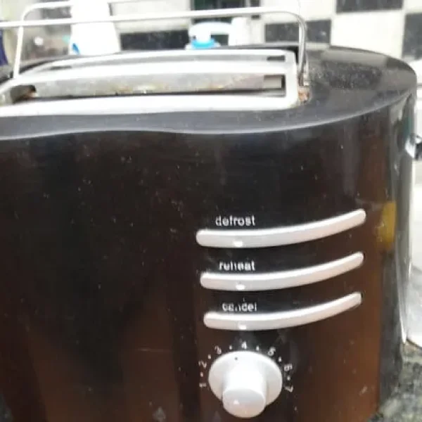 2 slots toaster for every size, for perfect results at every size and shape of bread