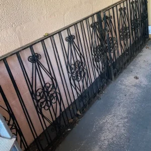 Set of 2 double Cast/Wrought Iron Driveway Gates - Image 2