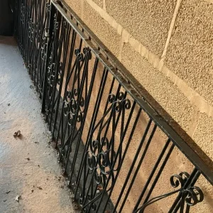 Set of 2 double Cast/Wrought Iron Driveway Gates - Image 3