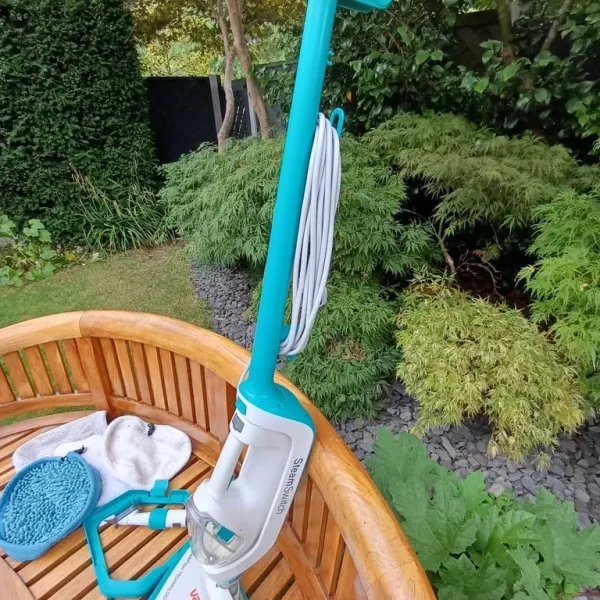 Electric steamer for floors or hand-heldVax