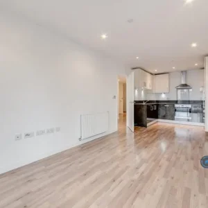 1 bedroom flat in Horizons Tower, London, E14 (1 bed) (#2554082) - Image 3