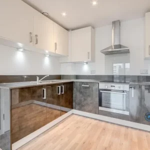 1 bedroom flat in Horizons Tower, London, E14 (1 bed) (#2554082) - Image 5