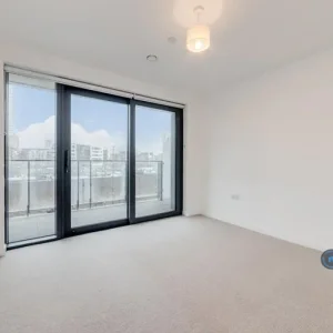 1 bedroom flat in Horizons Tower, London, E14 (1 bed) (#2554082) - Image 6