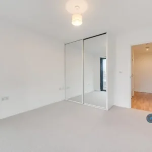 1 bedroom flat in Horizons Tower, London, E14 (1 bed) (#2554082) - Image 7