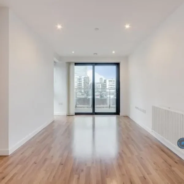 1 bedroom flat in Horizons Tower, London, E14 (1 bed) (#2554082)