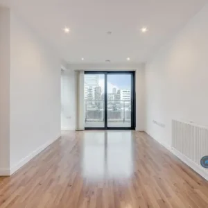 1 bedroom flat in Horizons Tower, London, E14 (1 bed) (#2554082)