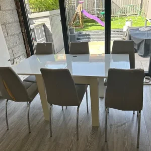 Table and 6 chairs for spare of refurbish