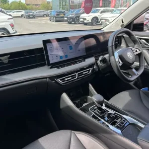 2025 MG MG HS 1.5 T-GDI Trophy SUV 5dr Petrol DCT Euro 6 (s/s) (169 ps) SUV PETROL Automatic - Image 2