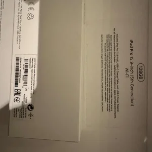 iPad Pro 5th gen 12.9 + accessories - Image 3