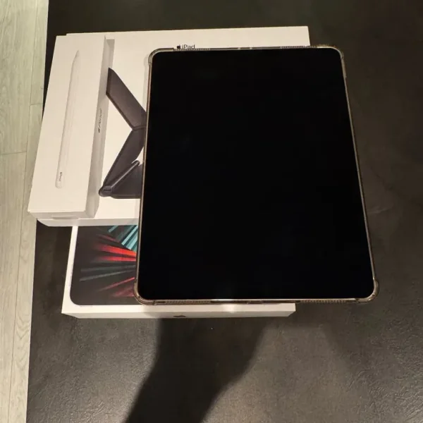 iPad Pro 5th gen 12.9 + accessories